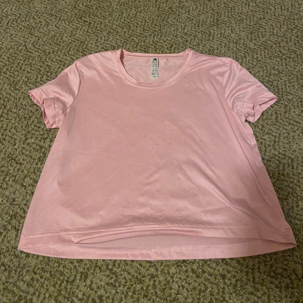Women’s Adidas cropped athletic tee!